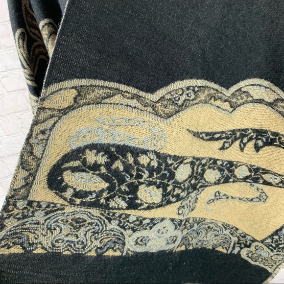 BCBG Poncho Wrap Sweater One Size - Picture 3 of 8